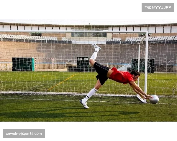 替补登场绝杀，18岁小将赛后与看台上父亲隔空相拥